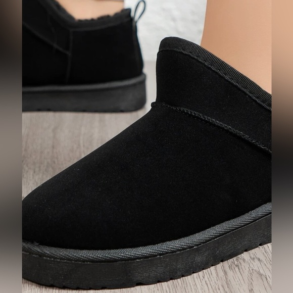 Black Fur Lined Thermal Ankle Winter Boot - Picture 3 of 5
